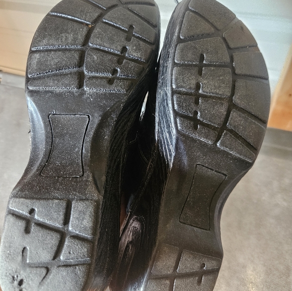 Women's Bolo Black Tooled Leather Clogs - Picture 4 of 5